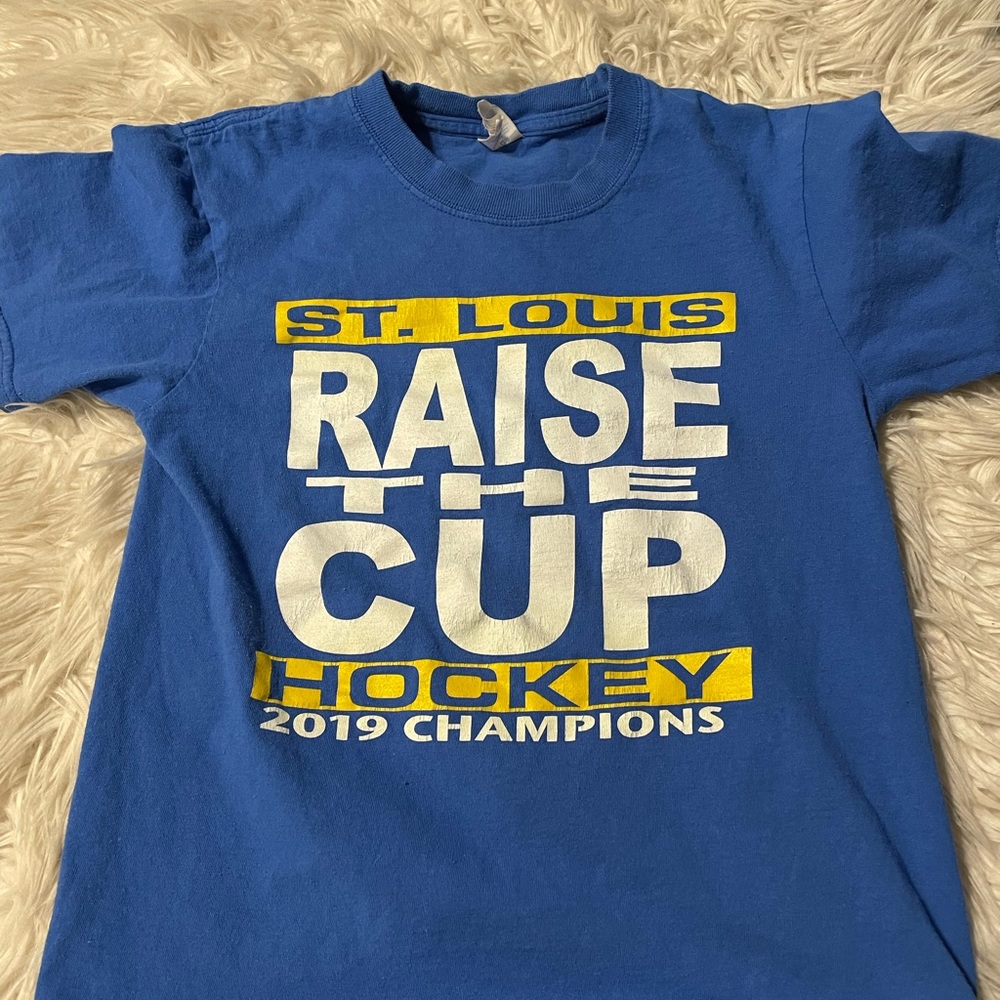 Blues hockey tee